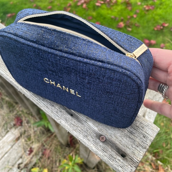 SOLD—Chanel 2023 Holiday Navy Cosmetic Bag - Picture 2 of 3